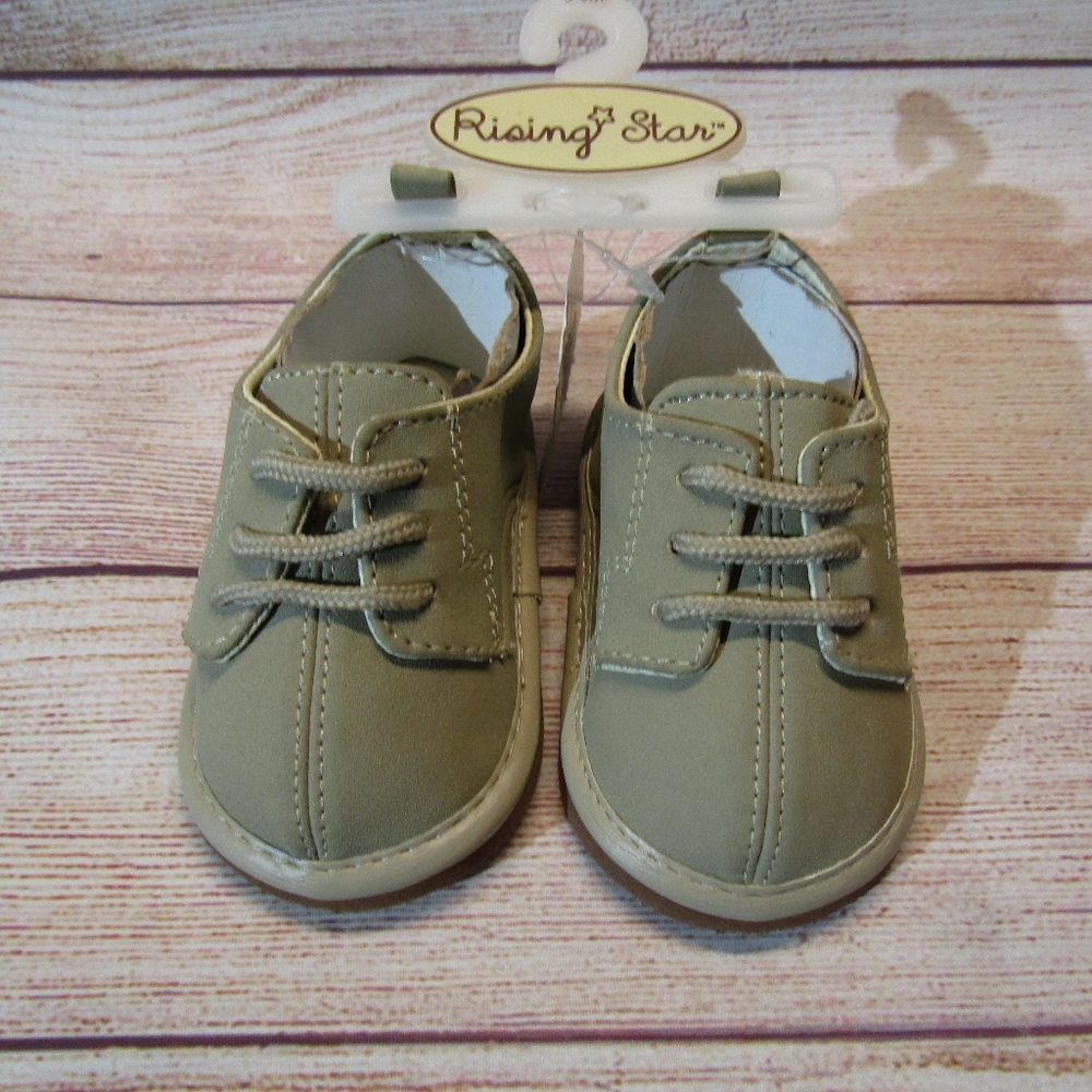 NWT**Rising Star Pre-Walker Shoes